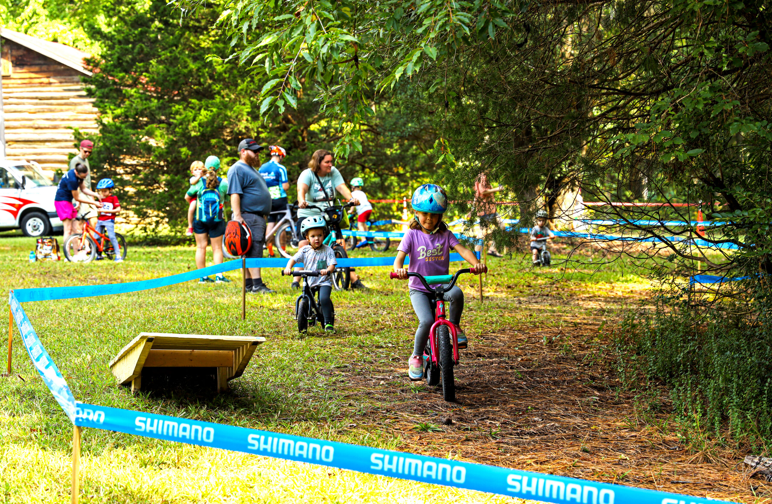 Kids riding bikes at HenBIKEo