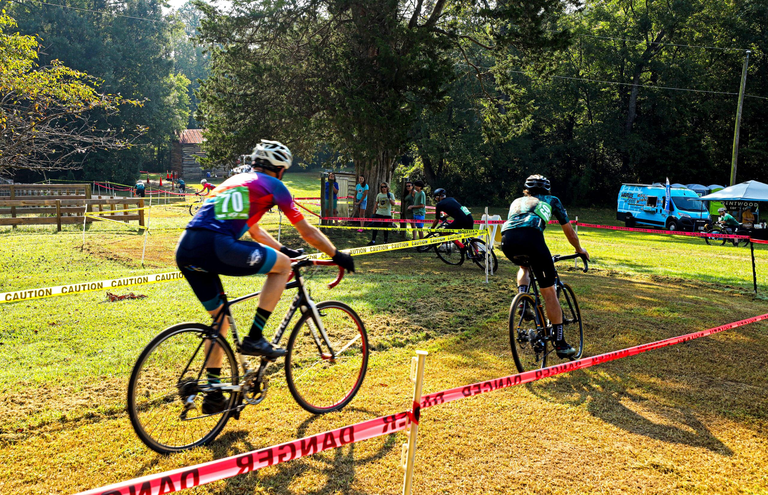 Cyclists at HenBIKEo