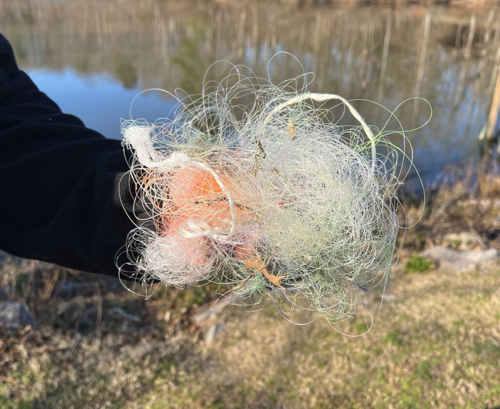Bundle of used fishing line.