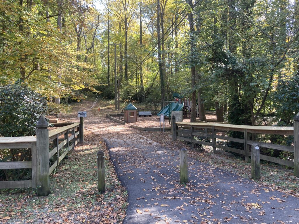Entrance to Roslyn Hills Park.